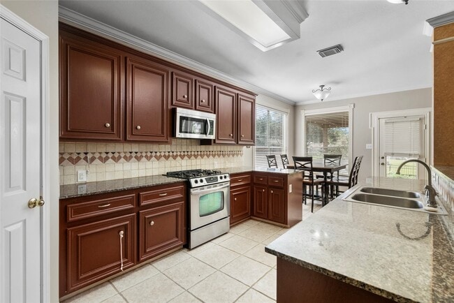 Building Photo - 510 Crestwater Ct