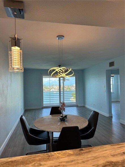 Building Photo - 7902 Sailboat Key Blvd S