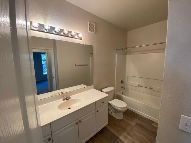 Building Photo - Ground Floor - 2 Bedrooms, 2 Bathrooms