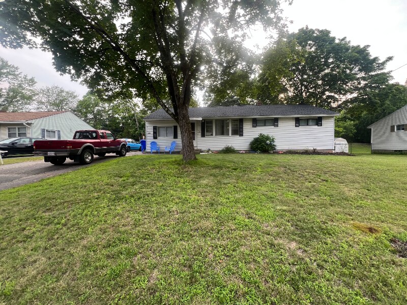 Building Photo - 240 Greenaway Dr