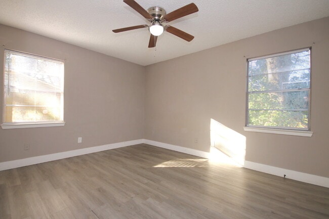 Building Photo - Beautifully Renovated 3-Bed, 1.5-Bath Home with Screened Porch in Desirable Pace Location