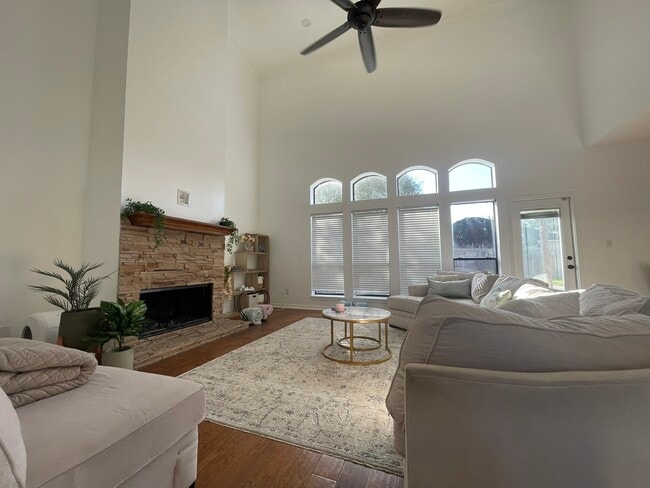 Building Photo - 6264 Lemans Dr