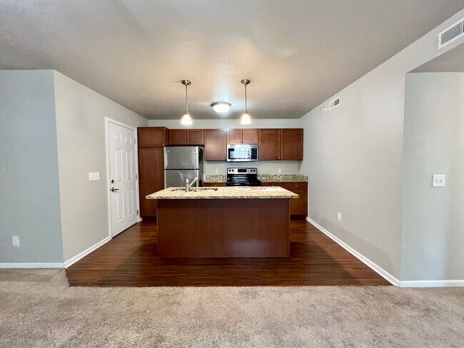 Building Photo - Pre-Leasing Now! Modern 2 Bed, 2 Bath – Centrally Located!