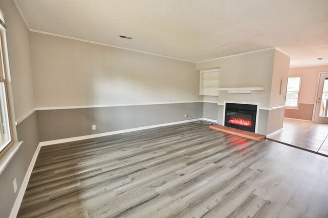 Building Photo - Convenient Antioch Townhome