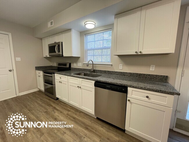 Building Photo - 4 Bed 2.5 Bath in Woodstone with Fenced Yard