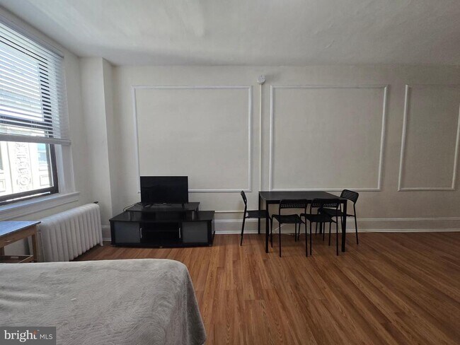 Building Photo - 1324 Locust St