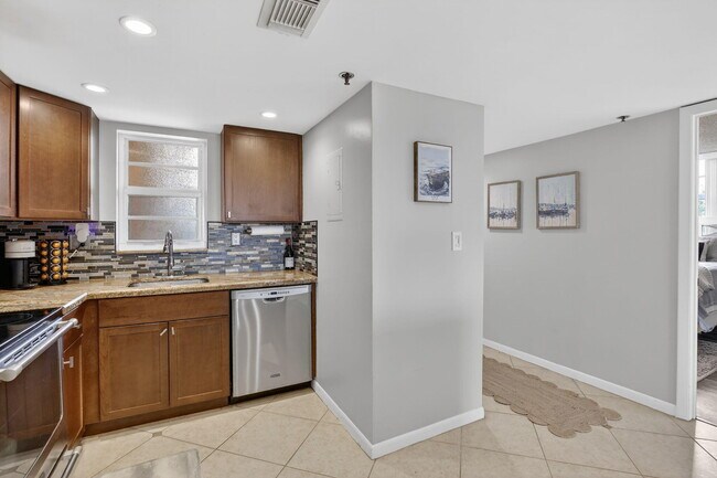 Building Photo - 3001 W Rolling Hills Cir