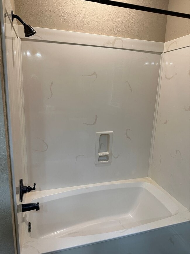 Building Photo - College Station - 3 bedroom 2 bath- 2 car garage - fenced in back yard home in Castlegate