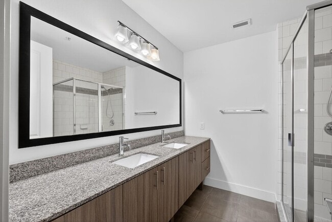 Building Photo - 225 S Latitude Cir