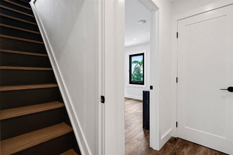 Building Photo - 71-31 Loubet St