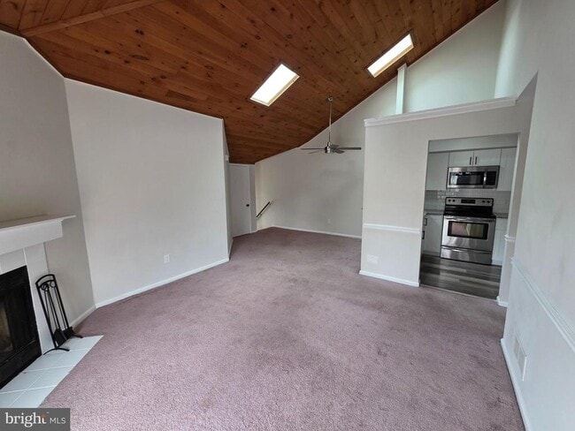 Building Photo - 30 Brookside Ct