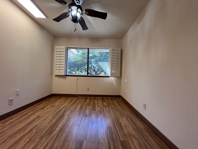 Building Photo - Quiet Home In Serene Green Belt In The Heart Of Citrus Heights