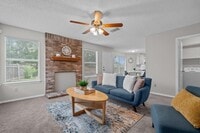 Building Photo - 406 Oakcrest Dr