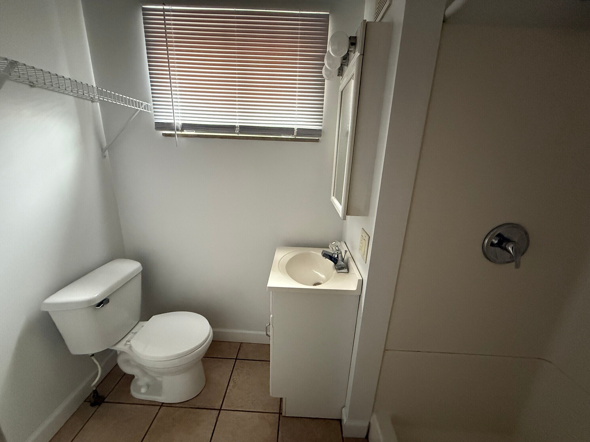 Building Photo - 1360 S High St