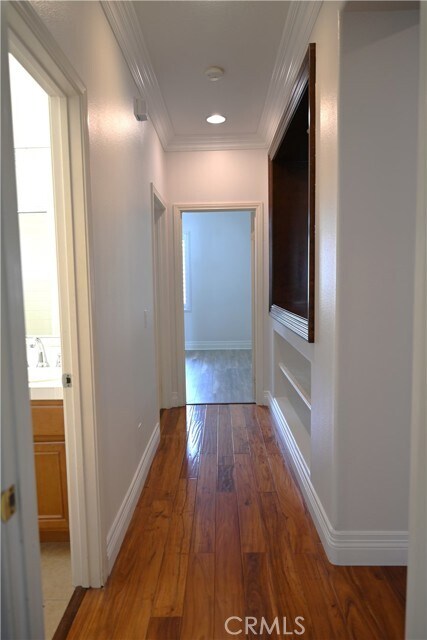 Building Photo - 32 Acanthus