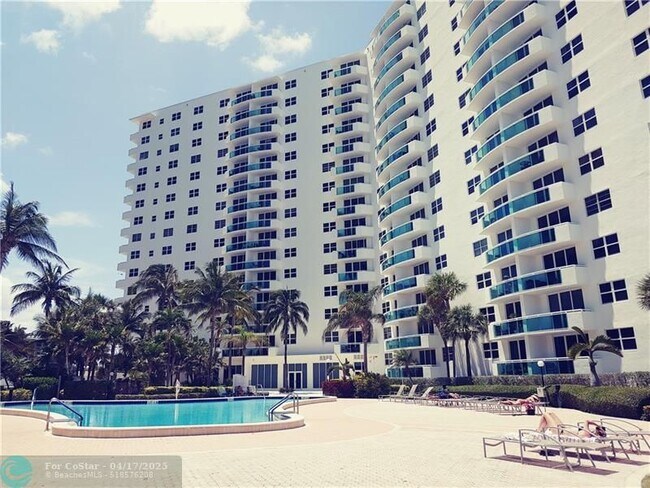 Building Photo - 3001 S Ocean Dr