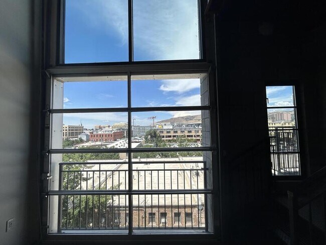 Building Photo - 360 W 300 S