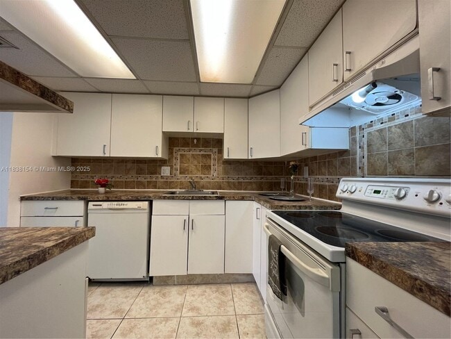 Primary Photo - 4354 NW 9th Ave