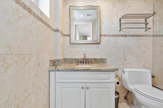 Building Photo - 5005 Collins Ave