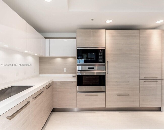 Building Photo - 17301 Biscayne Blvd