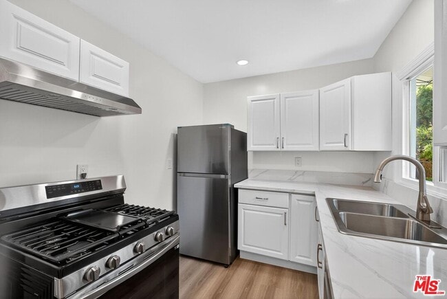 Building Photo - 546 San Juan Ave