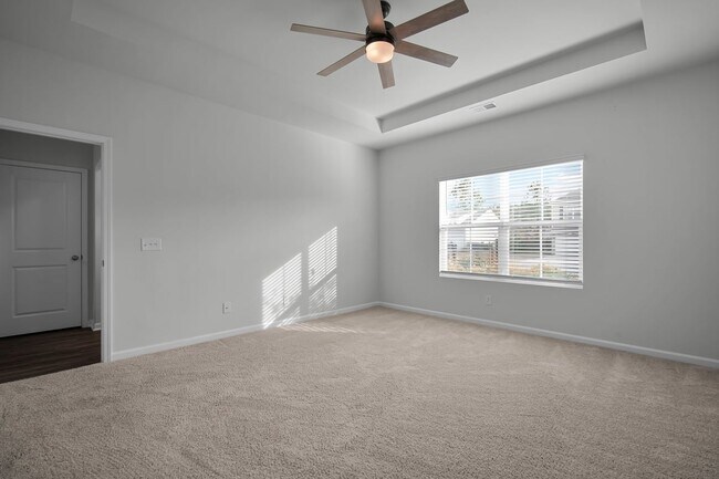 Building Photo - Great location in Richmond Hill