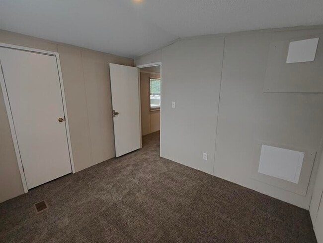 Building Photo - 193 Sunshine Dr