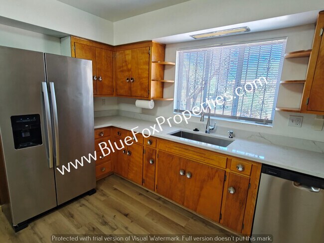 Building Photo - 5755 E 6th St