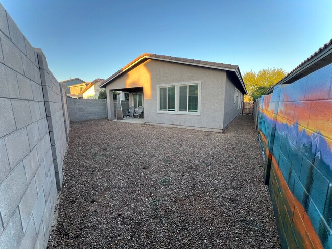 Building Photo - 2126 N Marketside Ave