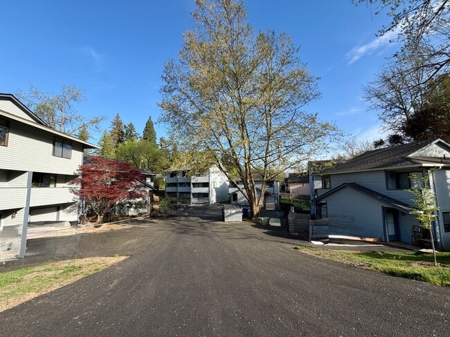 Building Photo - 4461-4463 SW Garden Home Rd