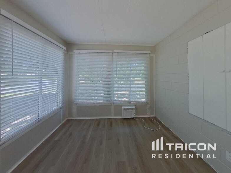 Building Photo - 12801 Woodchip Ct