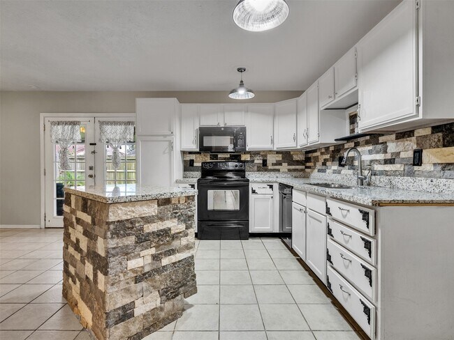 Building Photo - 17323 Glenpatti Dr