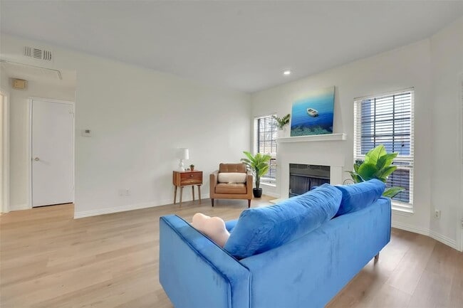 Building Photo - 1700 Amelia Ct