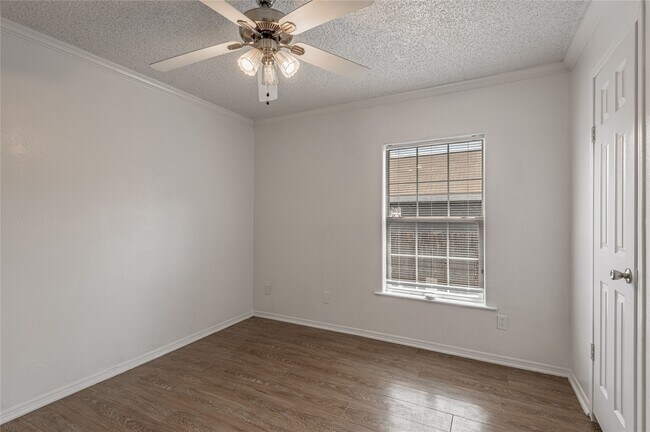 Building Photo - 145 Varsity Drive