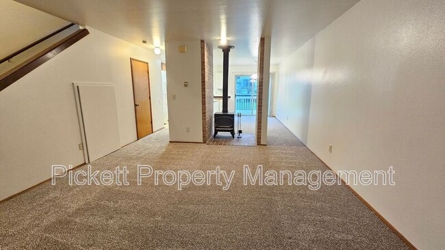 Building Photo - 1334 NE Jasmine Ln