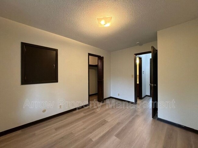 Building Photo - 1027 A St