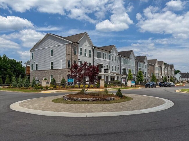 Building Photo - 512 Sawnee Vlg Dr