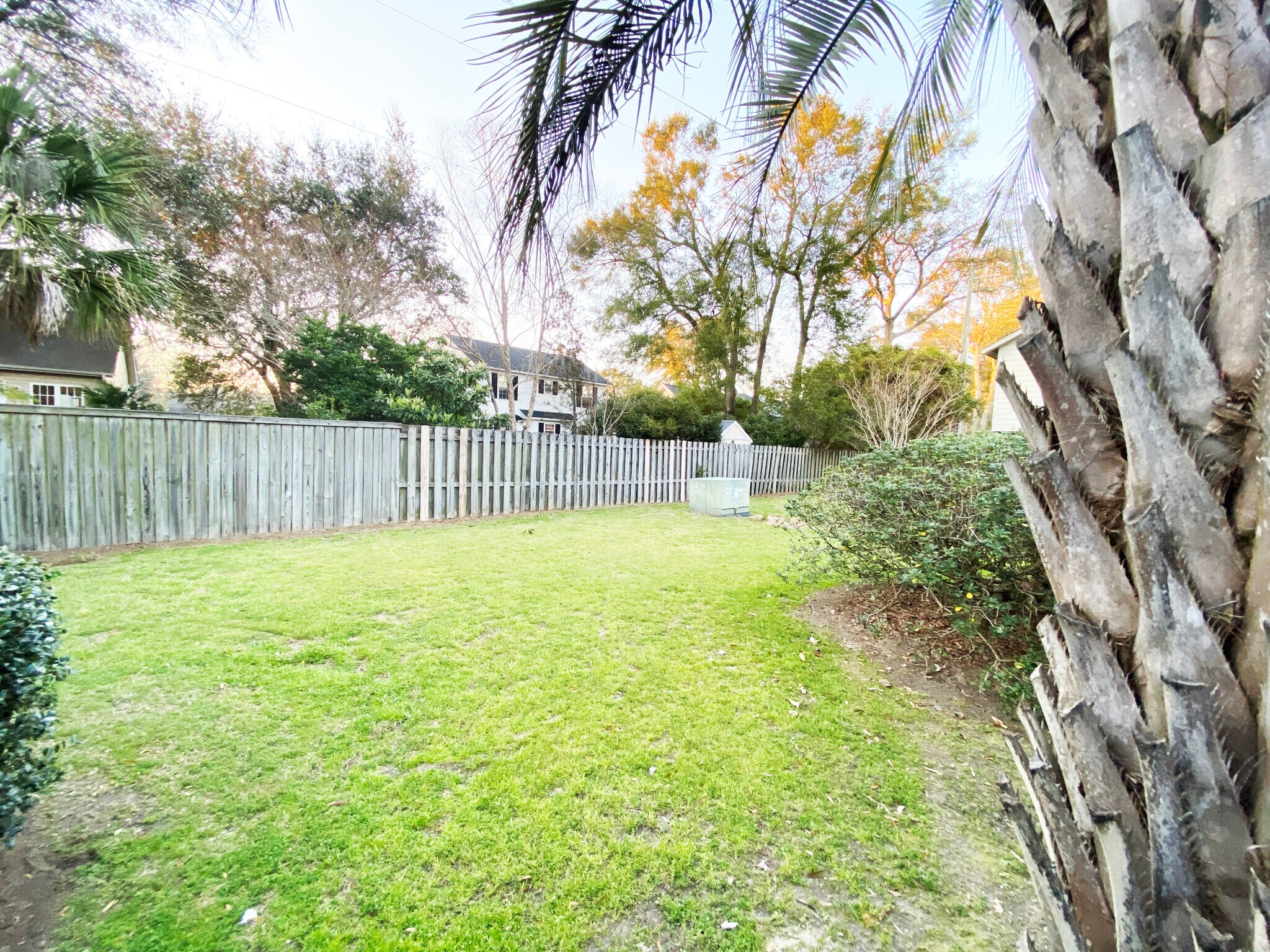 Building Photo - 21 Maplecrest Dr