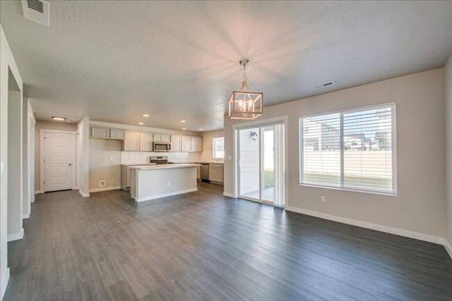 Building Photo - Two Story, Spacious Star Home!