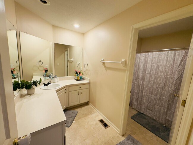 Building Photo - 5157 Vinings Bend