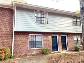Building Photo - Charming 2-Bedroom Townhome in Fayetteville, GA!