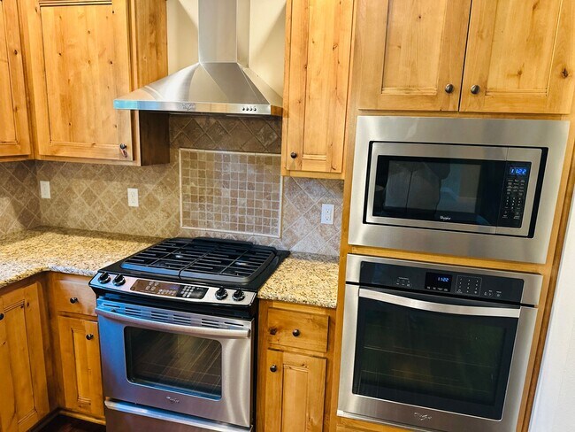 Building Photo - Beautiful Custom Felida Home