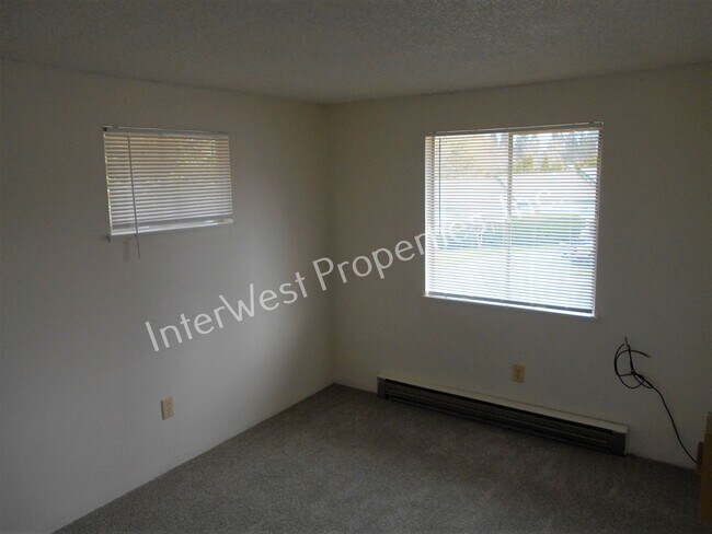 Building Photo - 6627-6627 SW 201st Ct