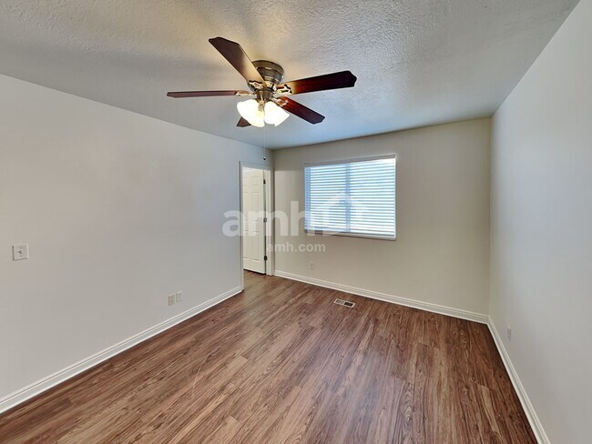 Building Photo - 5739 Impressions Dr