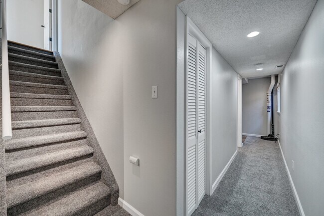 Building Photo - $2,225- 3bed/2bath Home in Fountain with B...