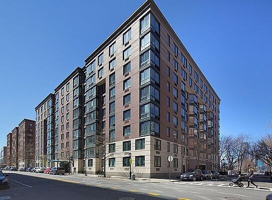 Building Photo - 88 Battery Pl