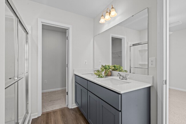 Building Photo - Beautiful 3 Bedroom 2.5 Bath Townhome in East Main Meadows