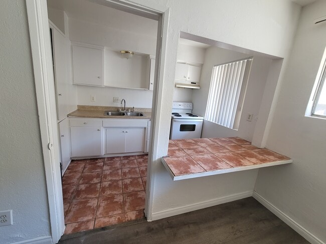 Building Photo - 7111 Woodley Ave