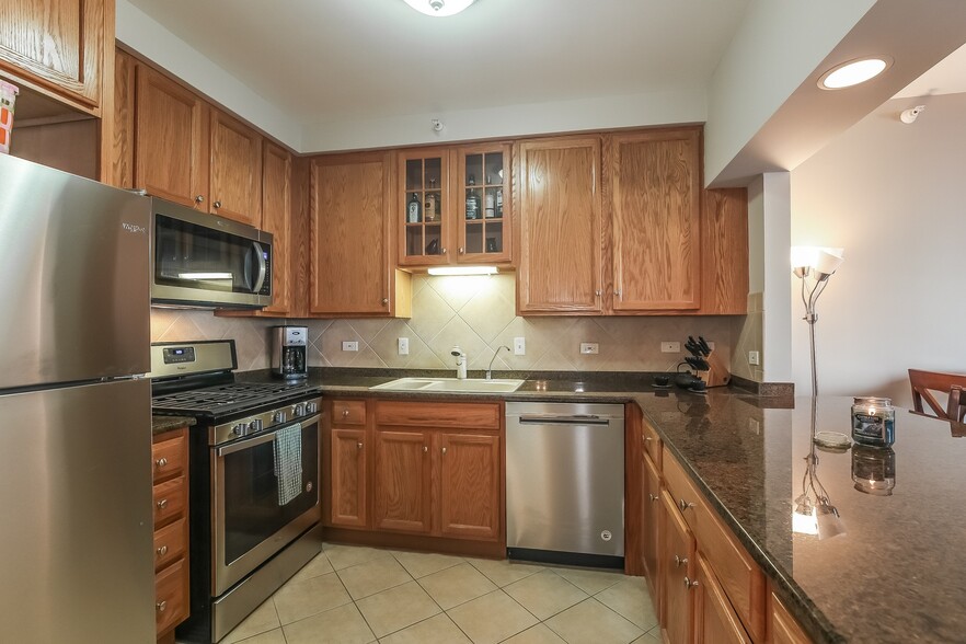 Building Photo - 630 N State St