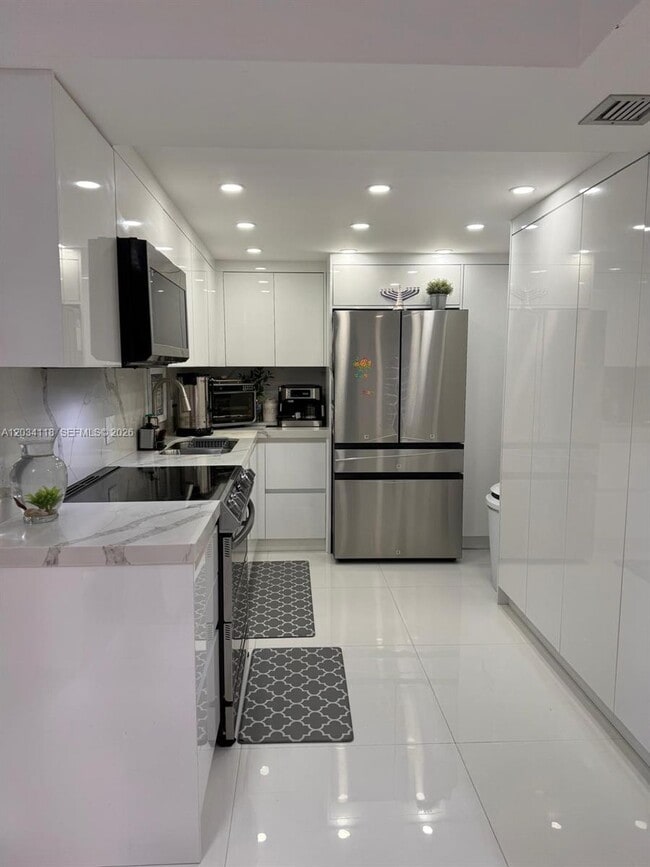 Building Photo - 3800 S Ocean Dr